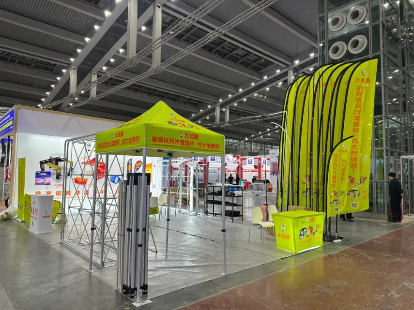 দাদি পতাকা খুঁটি সহ APPP EXPO 2026-এর জন্য সাংহাইয়ের দিকে আর্থ ডিসপ্লে হেডস